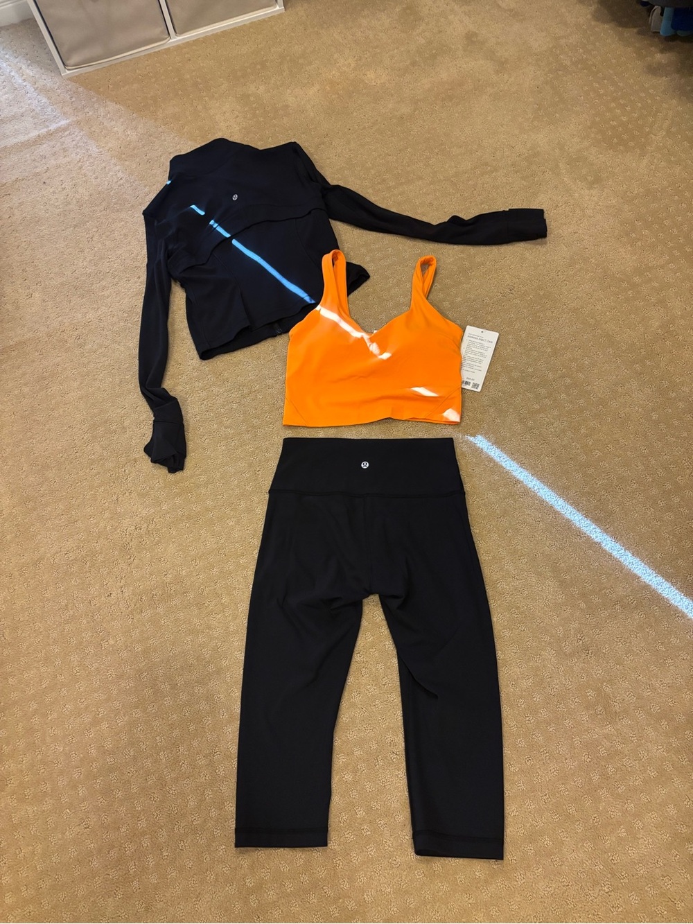 NWT 68$ Wmns Lululemon Align cropped Orange top. Hot Yoga/Boxing/Pilates Sz 6